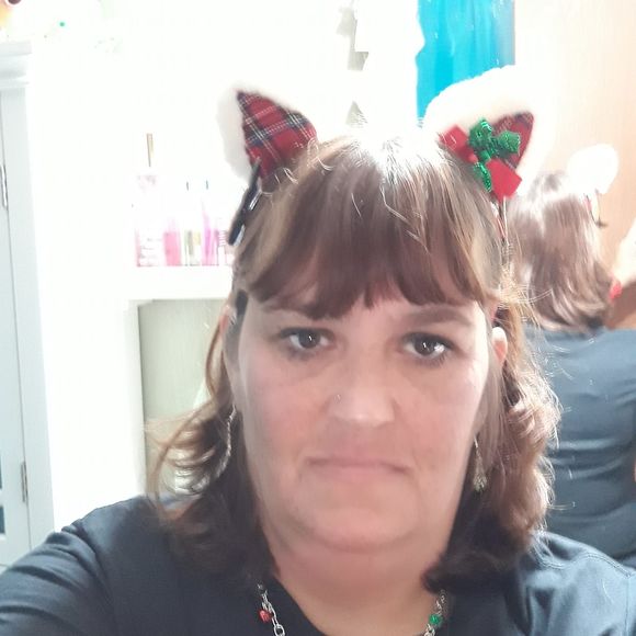 Meet your Posher, Beth - Picture 1 of 1